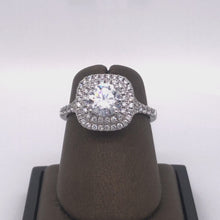Load and play video in Gallery viewer, 18Kt Gold Semi Mount 0.45 Carat Weight Diamond Ring
