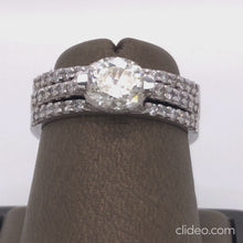 Load and play video in Gallery viewer, 18Kt Gold Center 1.05 Carat Oval sides 0.45 Carat Weight Diamond Ring
